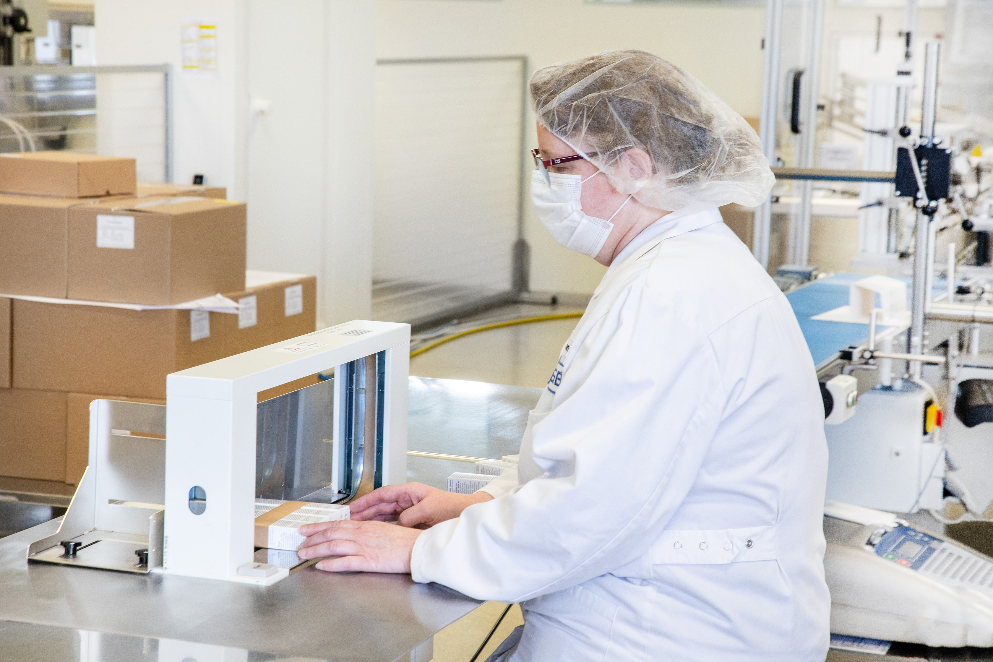 Mitarbeiterin bei der Arbeit